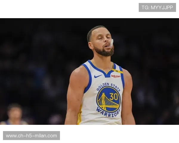 一场比赛：库里在火箭队比赛中投中13个三分，打破NBA单场远投纪录！